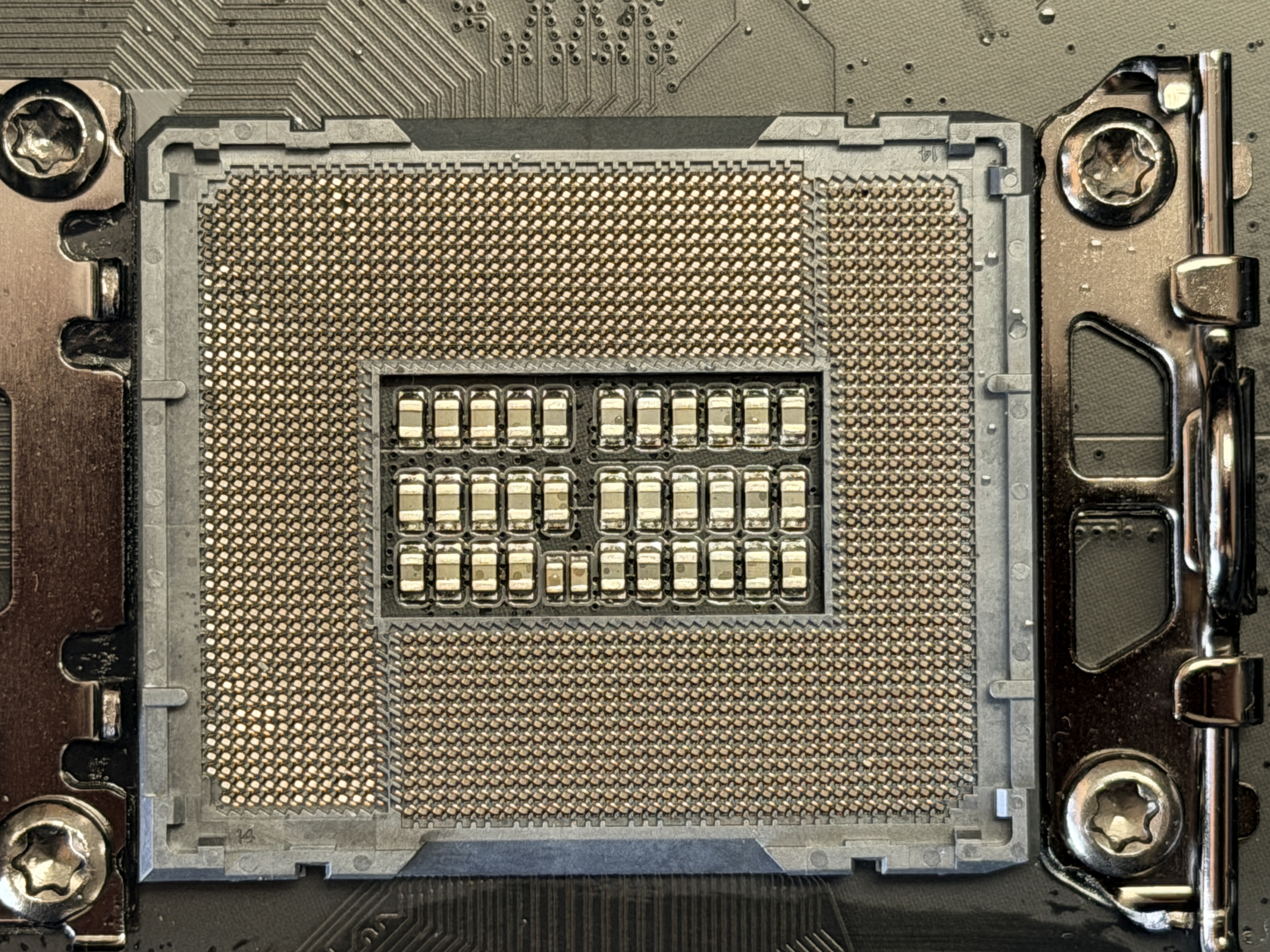 Gigabyte Z790 AORUS MASTER LGA 1700 E-ATX DDR5 WiFi 6E Motherboard